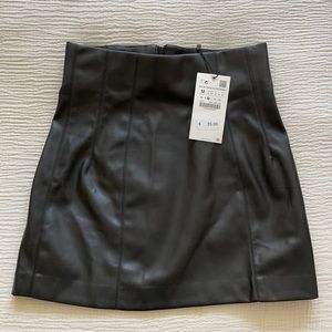Zara faux leather mini skirt - size M